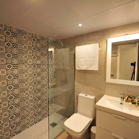 Diseno Terraza Dos Banos Piscina * Χέρεζ